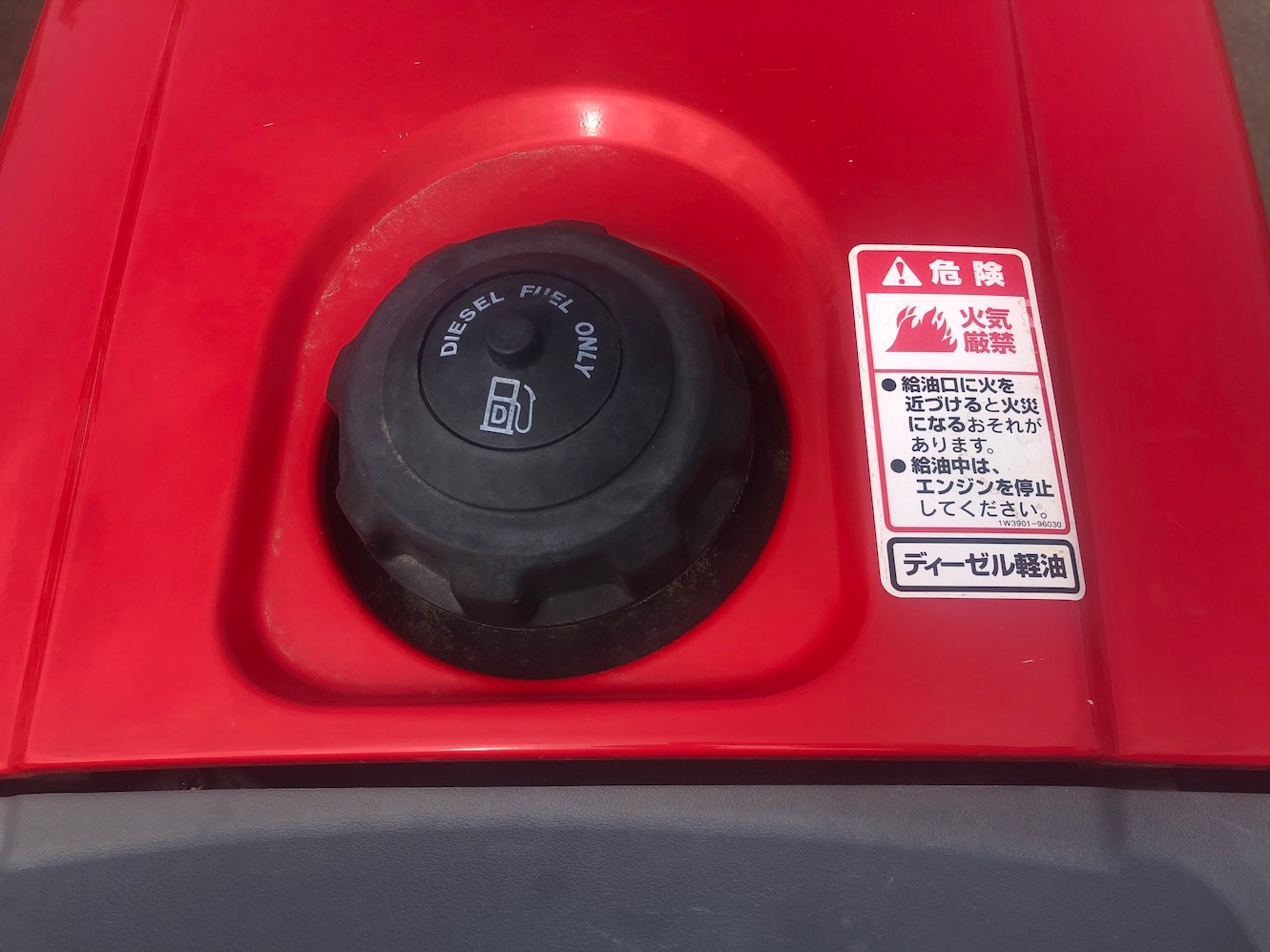 ヤンマー トラクター EF116 機体寸法:2660×1075×1890(mm) 出力16ps 燃料/容量 :ディーゼル軽油/27L