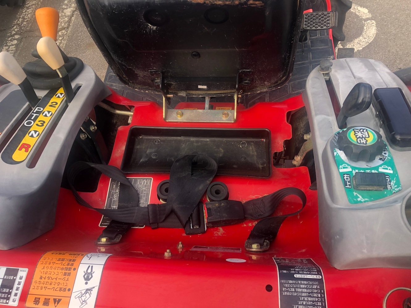 ヤンマー トラクター EF116 機体寸法:2660×1075×1890(mm) 出力16ps 燃料/容量 :ディーゼル軽油/27L