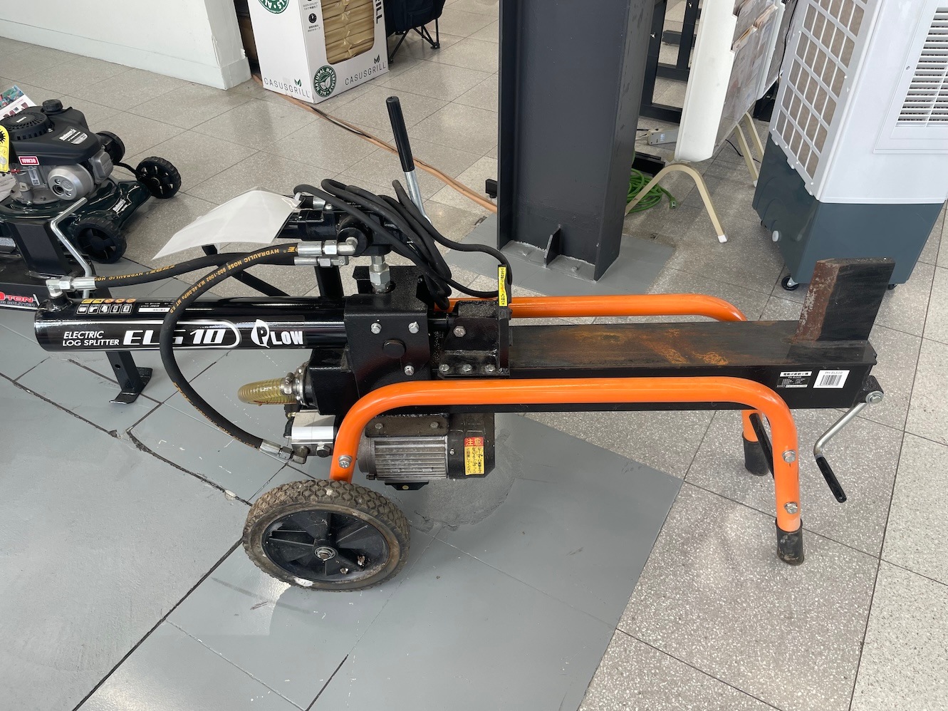 【10/31まで店頭商談中・整備待ち】プラウ 薪割り機 ELS10 機体寸法:1440×410×900 破砕力10t 最大破砕寸法:45cm