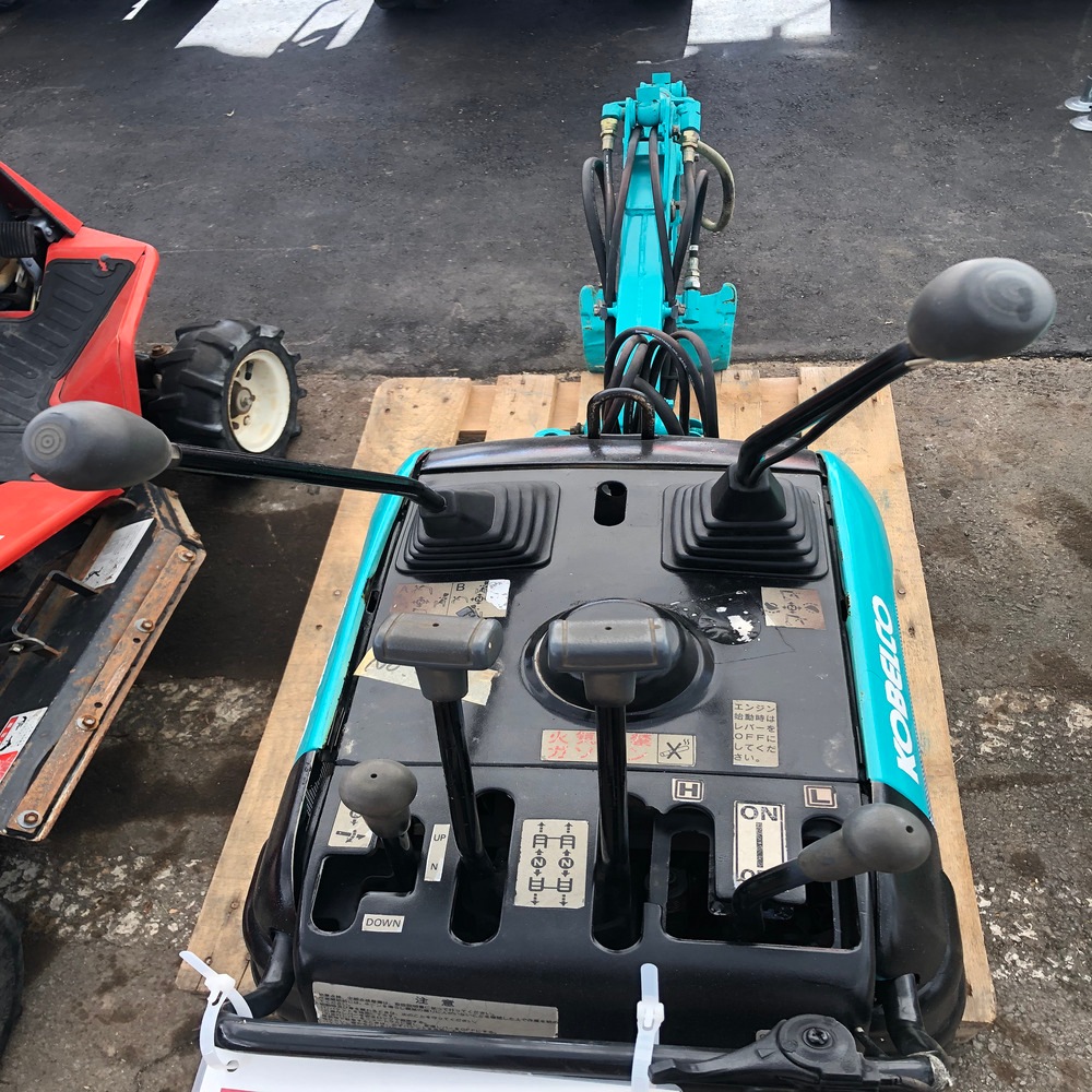 【整備待ち】コベルコ バックホー SS1 機体寸法:2150×500×1100 重量275kg 燃料:ガソリン
