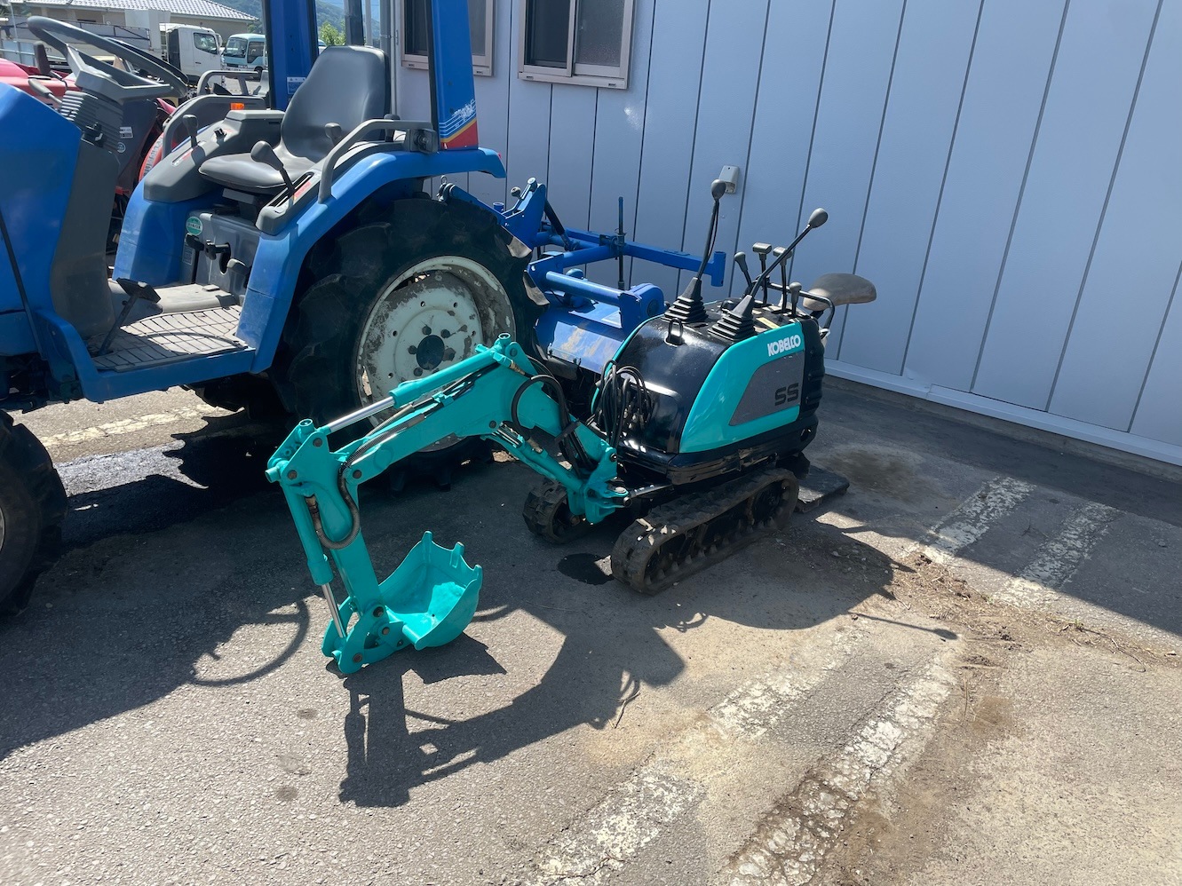 【整備待ち】コベルコ バックホー SS1 機体寸法:2150×500×1100 重量275kg 燃料:ガソリン