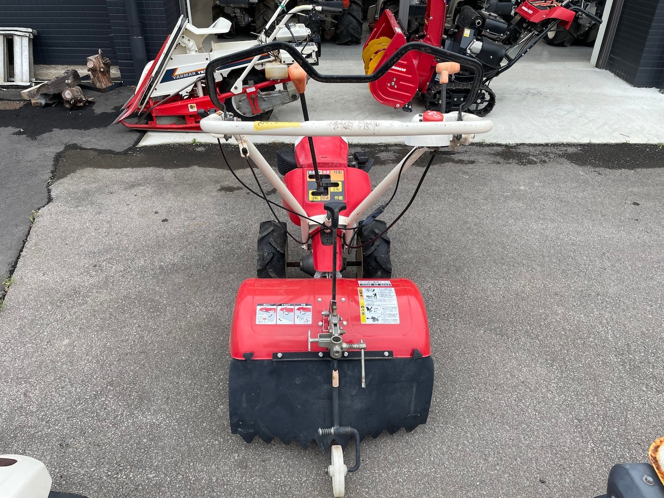 ヤンマー 管理機 MRT650EX 機体寸法:1485×610×1025(mm) 出力6.3ps 使用燃料/容量:無鉛ガソリン/2.0L