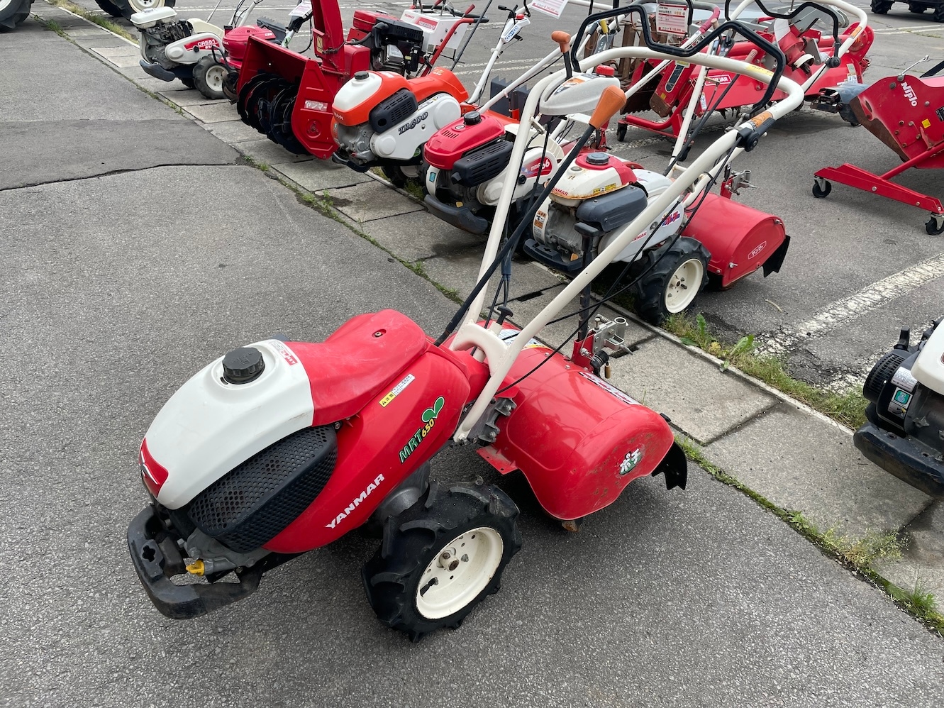 ヤンマー 管理機 MRT650EX 機体寸法:1485×610×1025(mm) 出力6.3ps 使用燃料/容量:無鉛ガソリン/2.0L