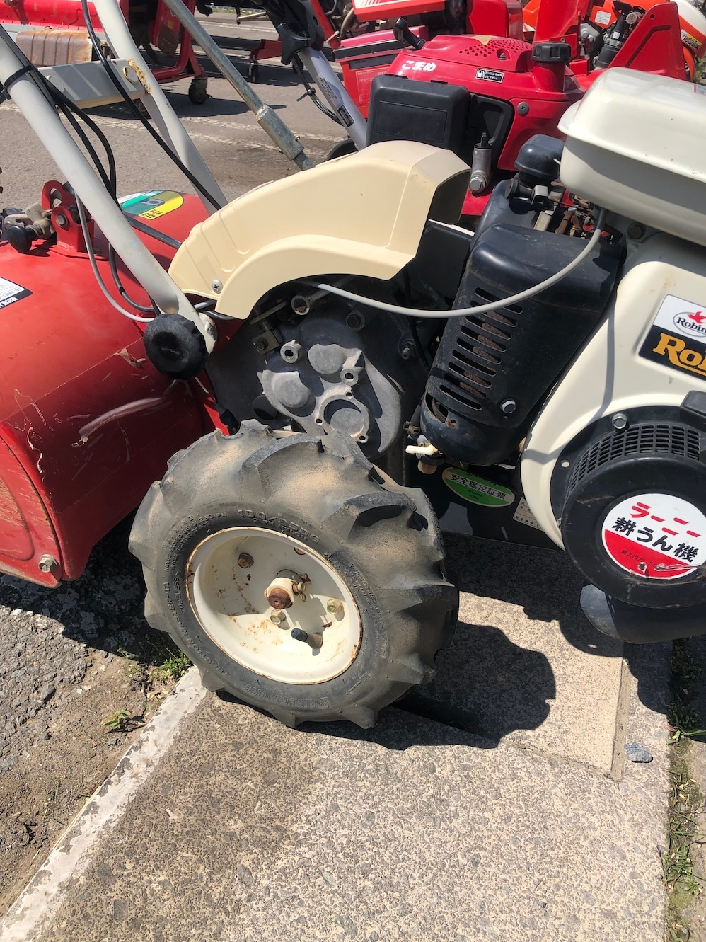 ロビン 管理機 RC560 機体寸法:1300×560×1060(mm) 出力5.0ps 使用燃料:無鉛ガソリン