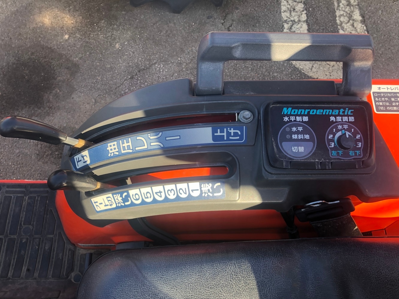 【地域限定自宅配送】クボタ トラクター JB14 機体寸法:2020×960×1810(mm) 出力10.7ps 使用燃料/容量:ディーゼル軽油/14L