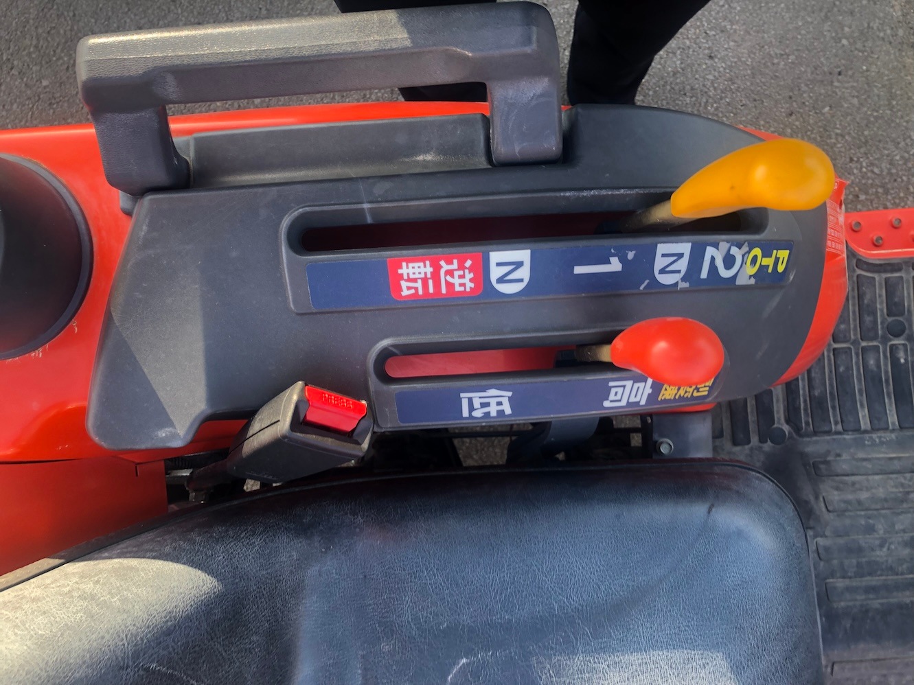 【地域限定自宅配送】クボタ トラクター JB14 機体寸法:2020×960×1810(mm) 出力10.7ps 使用燃料/容量:ディーゼル軽油/14L