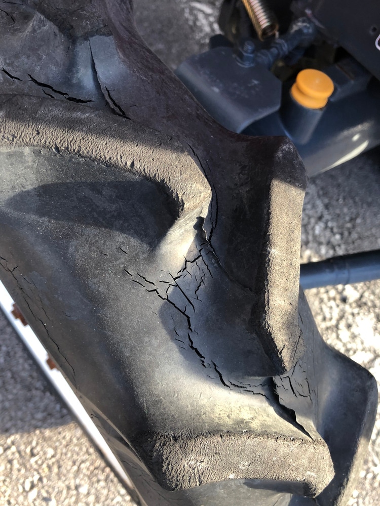 クボタ トラクター JB14 機体寸法:2020×960×1810(mm) 出力10.7ps 使用燃料/容量:ディーゼル軽油/14L