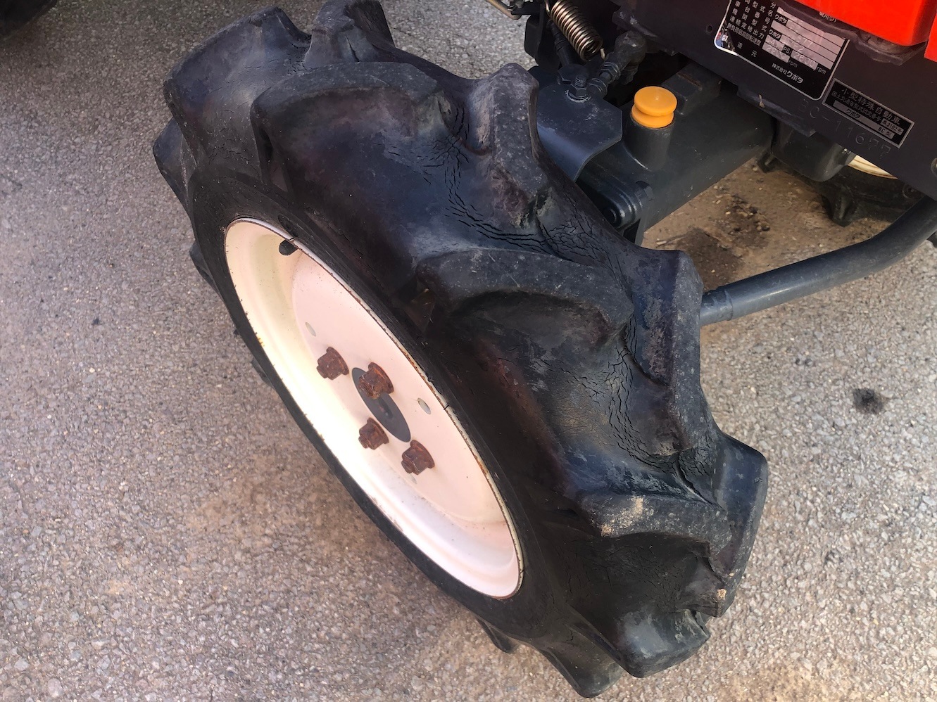 【地域限定自宅配送】クボタ トラクター JB14 機体寸法:2020×960×1810(mm) 出力10.7ps 使用燃料/容量:ディーゼル軽油/14L