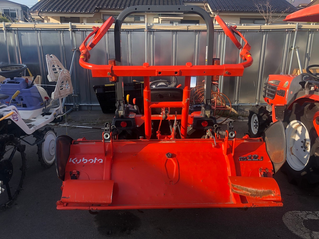 【地域限定自宅配送】クボタ トラクター JB14 機体寸法:2020×960×1810(mm) 出力10.7ps 使用燃料/容量:ディーゼル軽油/14L