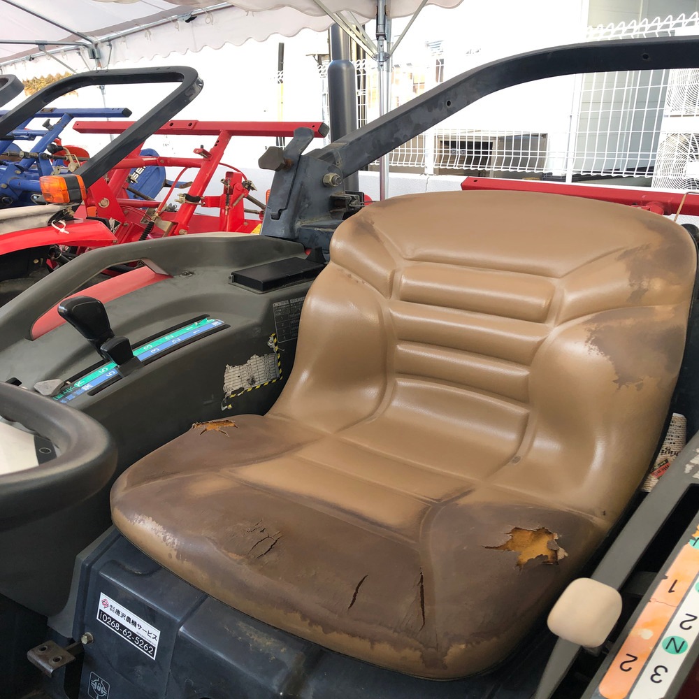 ヤンマー トラクター EF220 機体寸法:2820×1120×1900(mm) 出力20ps 使用燃料/容量:ディーゼル軽油/28L
