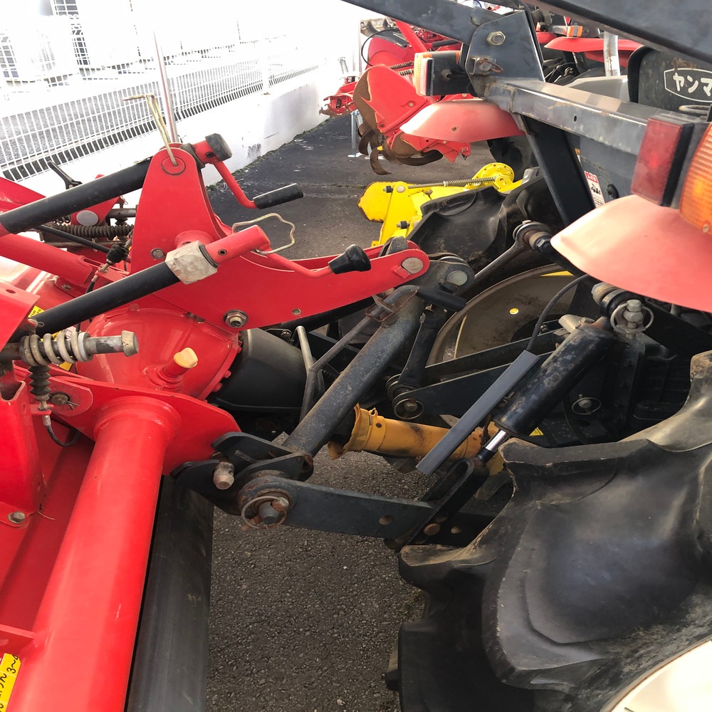 ヤンマー トラクター EF220 機体寸法:2820×1120×1900(mm) 出力20ps 使用燃料/容量:ディーゼル軽油/28L
