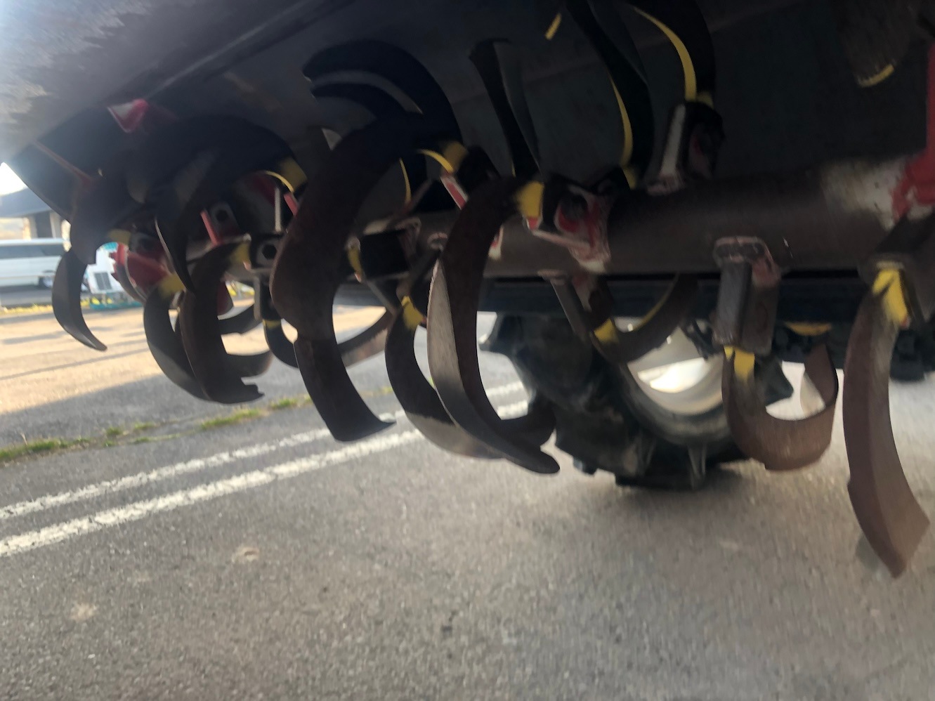 【地域限定自宅配送】ヤンマー トラクター EF220 機体寸法:2820×1120×1900(mm) 出力20ps 使用燃料/容量:ディーゼル軽油/28L