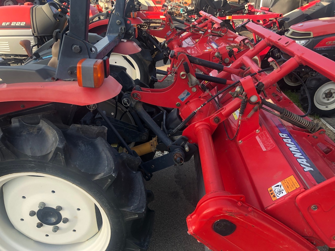 【地域限定自宅配送】ヤンマー トラクター EF220 機体寸法:2820×1120×1900(mm) 出力20ps 使用燃料/容量:ディーゼル軽油/28L