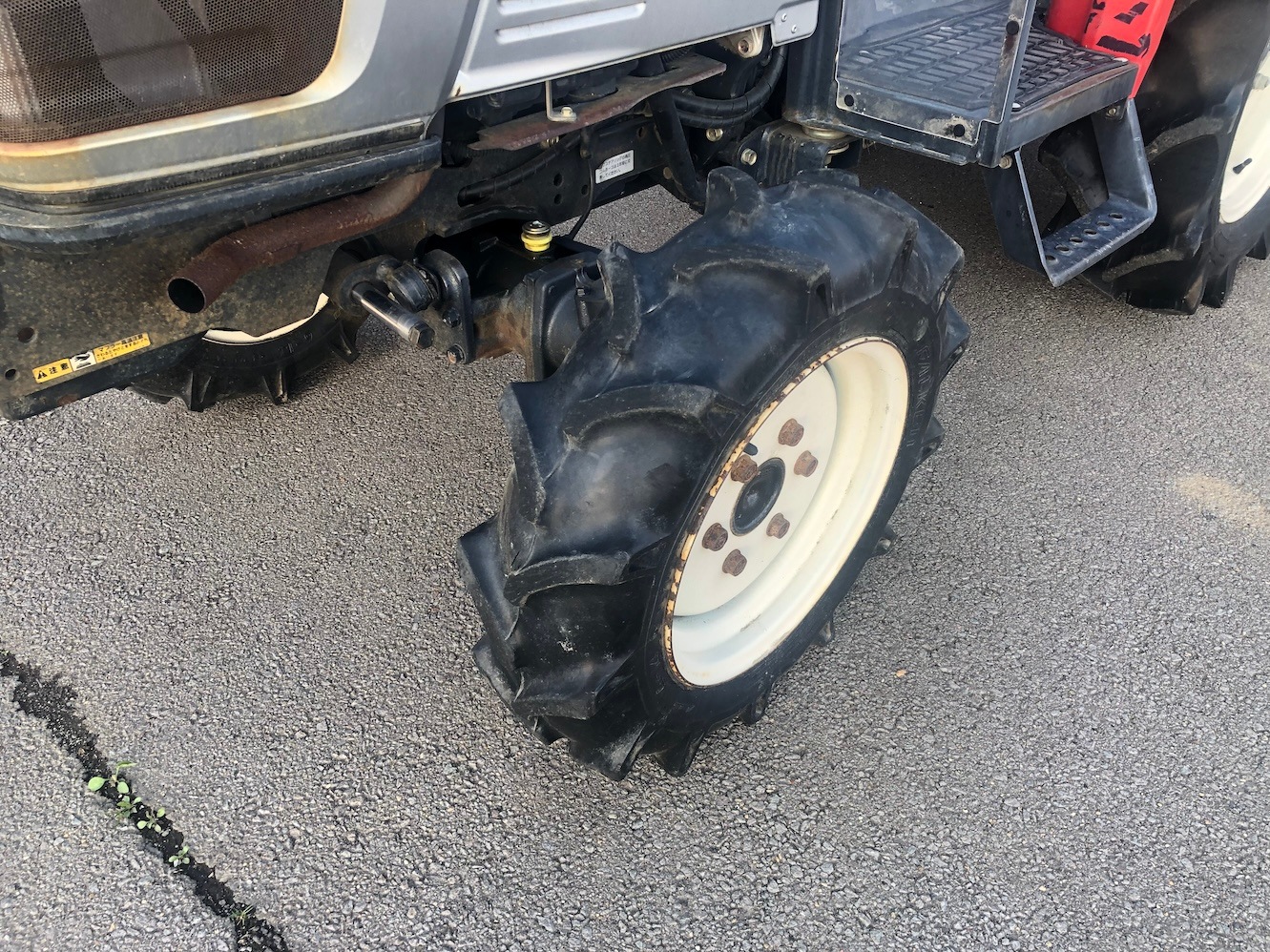 【地域限定自宅配送】ヤンマー トラクター EF220 機体寸法:2820×1120×1900(mm) 出力20ps 使用燃料/容量:ディーゼル軽油/28L