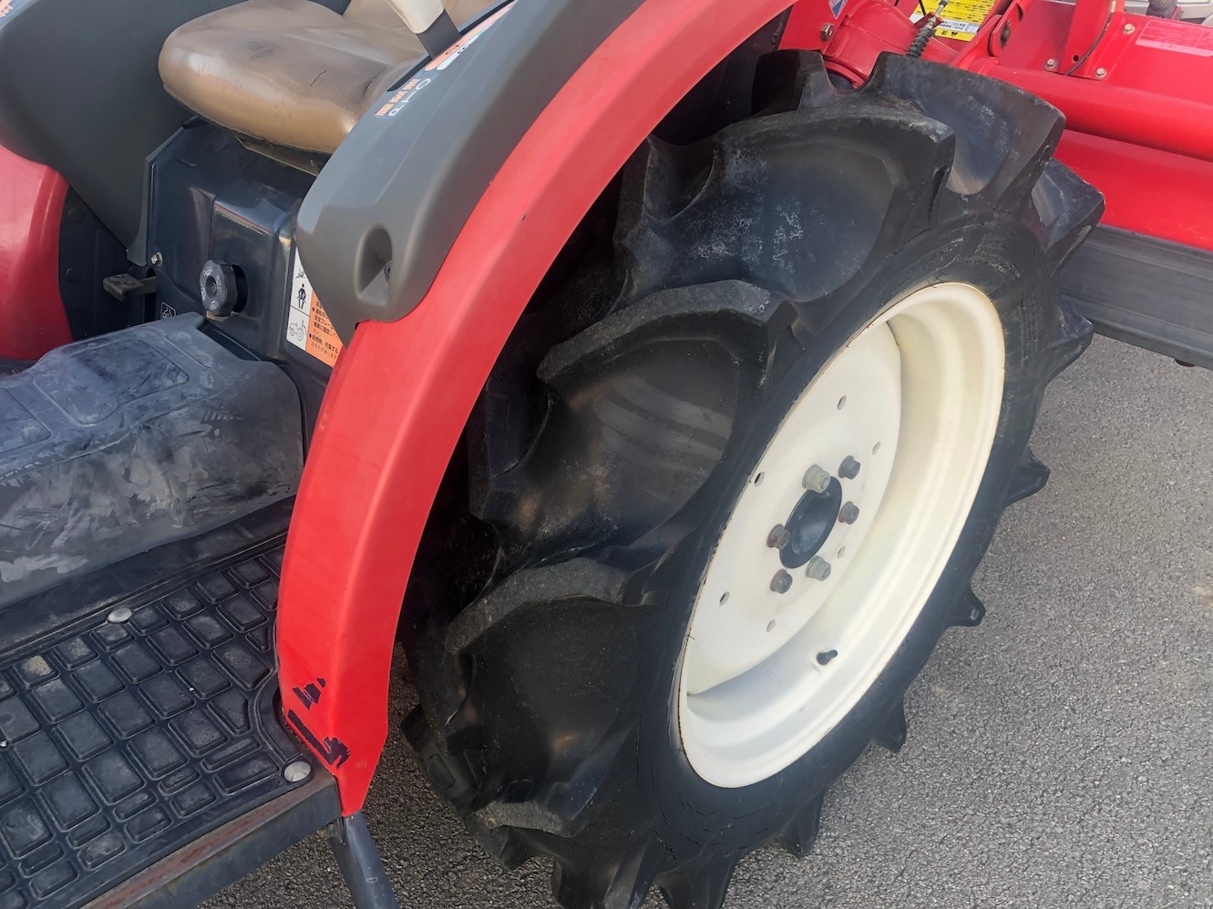 【地域限定自宅配送】ヤンマー トラクター EF220 機体寸法:2820×1120×1900(mm) 出力20ps 使用燃料/容量:ディーゼル軽油/28L