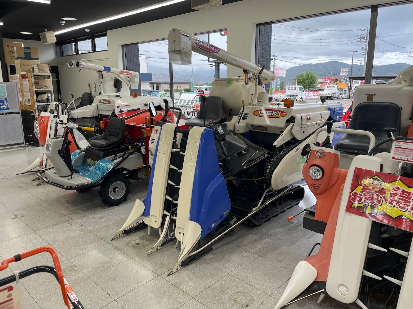 地域限定自宅配送【整備待ち】イセキ コンバイン HN211G 長さ×幅×高さ:2760×1480×1720 重量870kg 変速:HST油圧モータ式無段変速