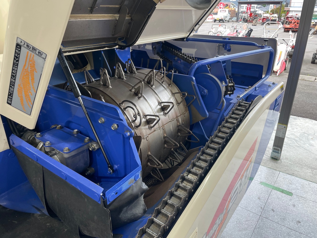 地域限定自宅配送【整備待ち】イセキ コンバイン HN211G 長さ×幅×高さ:2760×1480×1720 重量870kg 変速:HST油圧モータ式無段変速