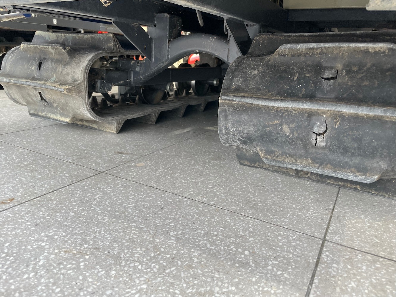 地域限定自宅配送【整備待ち】イセキ コンバイン HN211G 長さ×幅×高さ:2760×1480×1720 重量870kg 変速:HST油圧モータ式無段変速