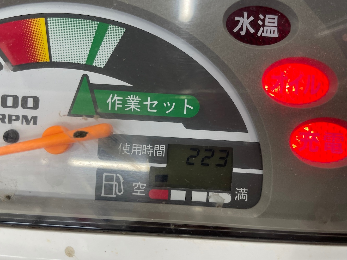 地域限定自宅配送【整備待ち】クボタ コンバイン ARN216 長さ×幅×高さ:2750×1580×1870 重量900kg 変速:HST油圧モータ式無段変速