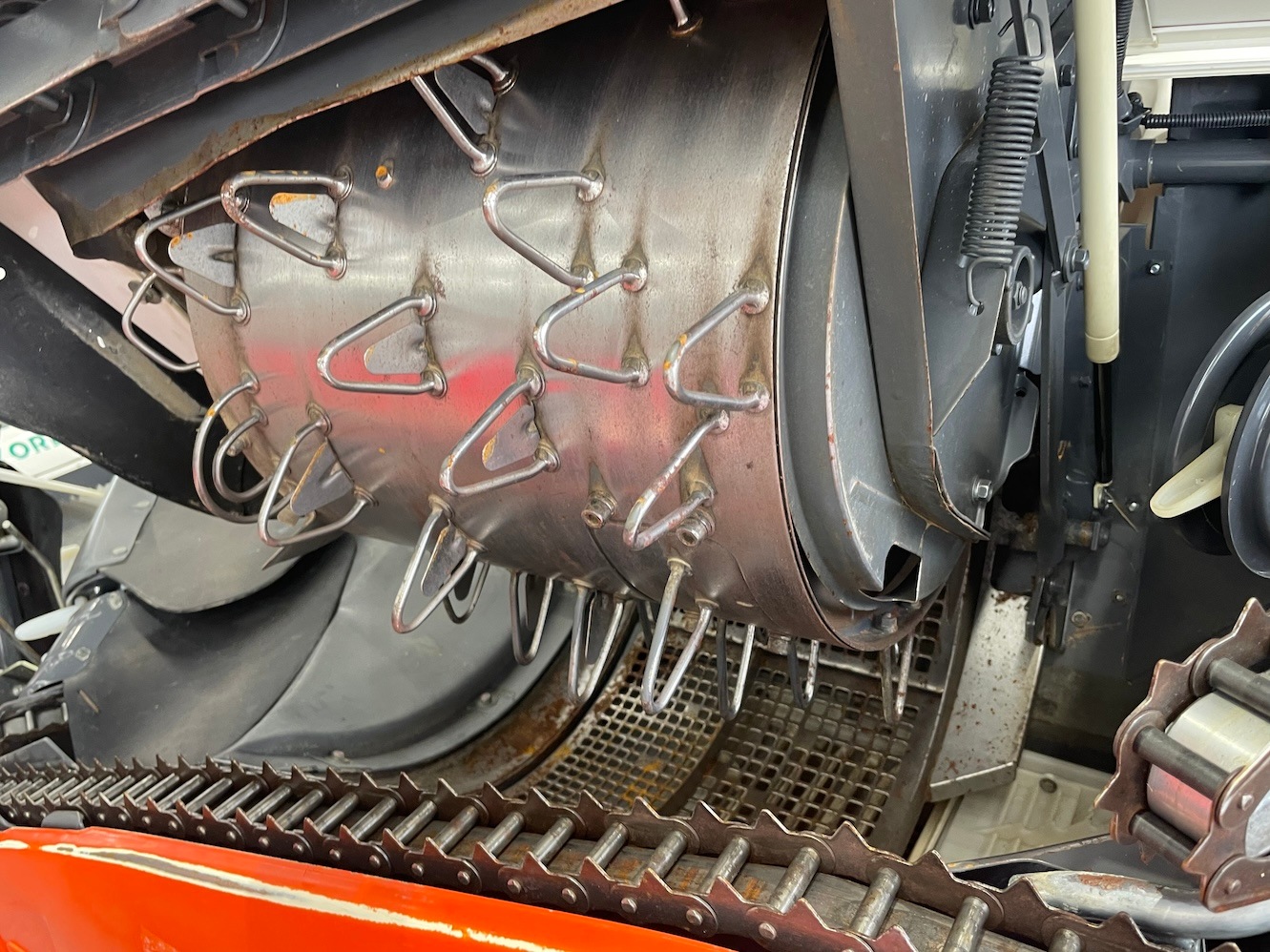 地域限定自宅配送【整備待ち】クボタ コンバイン ARN216 長さ×幅×高さ:2750×1580×1870 重量900kg 変速:HST油圧モータ式無段変速