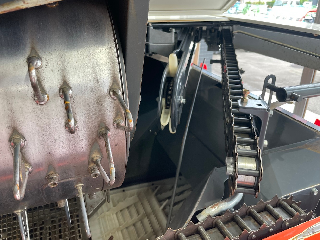 地域限定自宅配送【整備待ち】クボタ コンバイン ARN216 長さ×幅×高さ:2750×1580×1870 重量900kg 変速:HST油圧モータ式無段変速