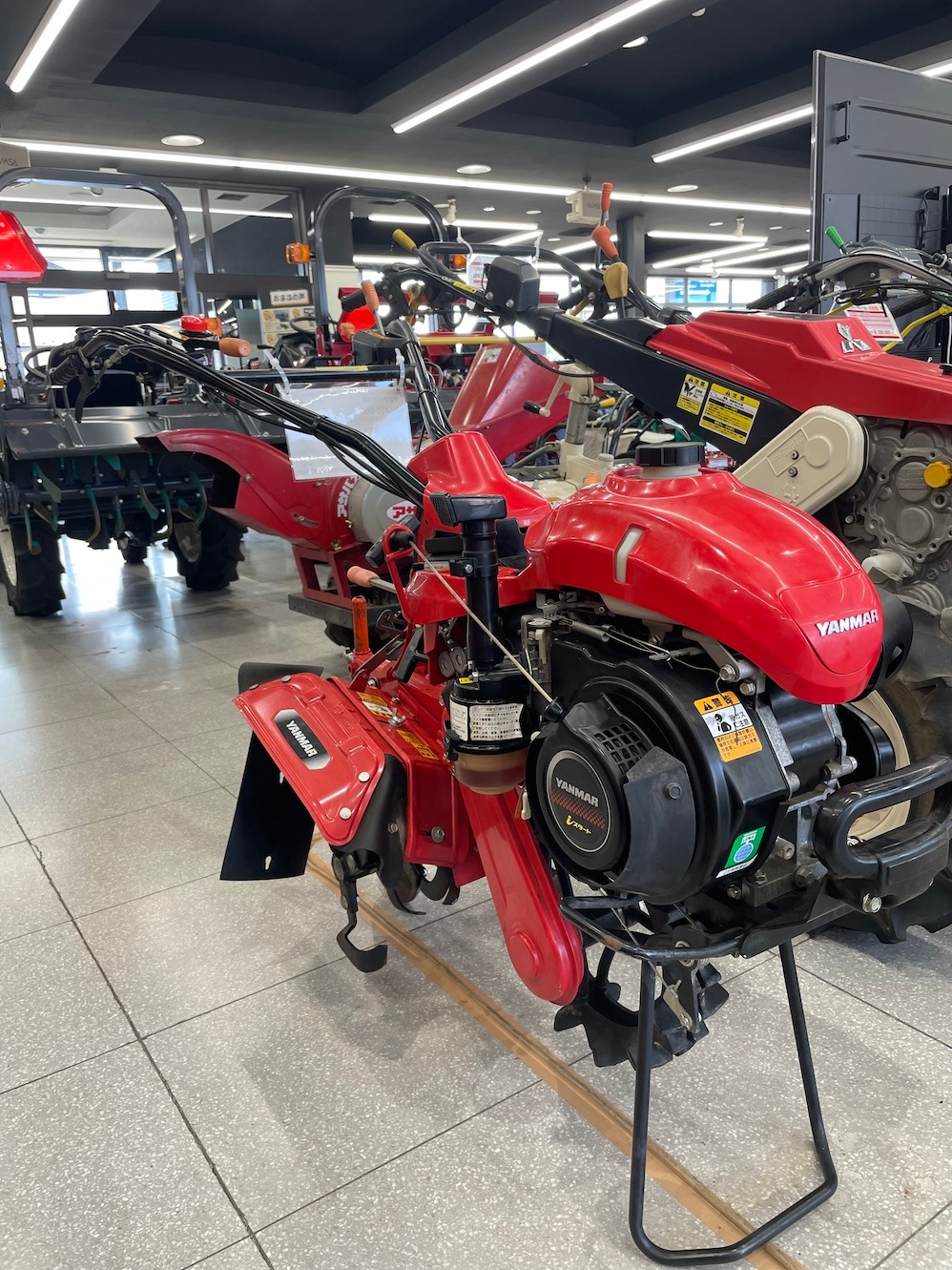 ヤンマー 管理機 SK450-DX 機体寸法:1520×615×1050 出力4.2PS 使用燃料 :ガソリン/2.3L