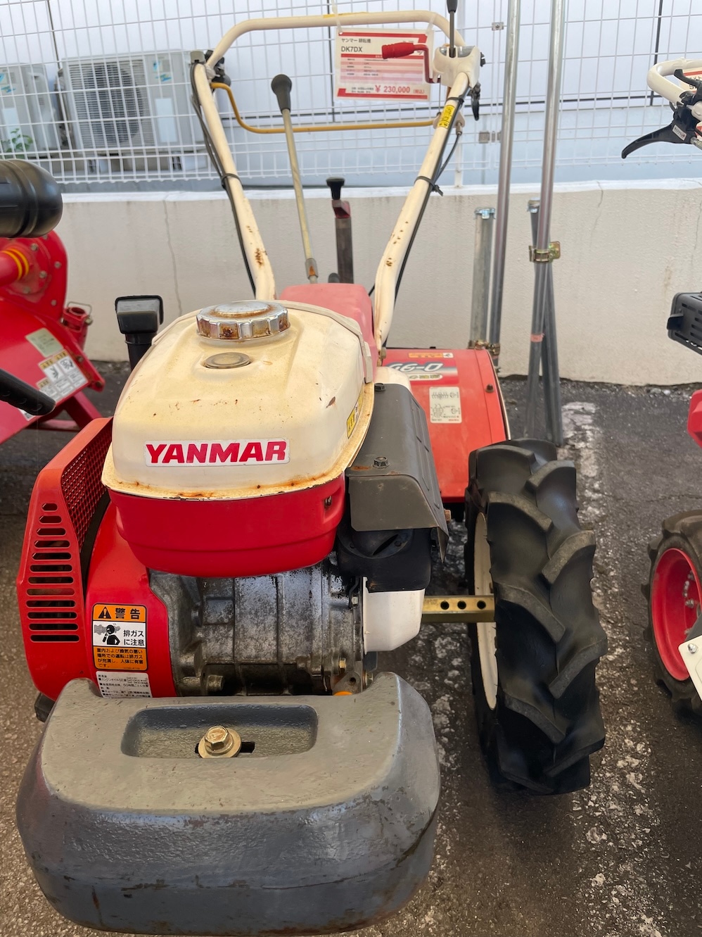 ヤンマー 耕耘機 DK7DX 機体寸法:1740ｍｍ×650ｍｍ×1020ｍｍ 出力6.2PS 使用燃料 :ガソリン