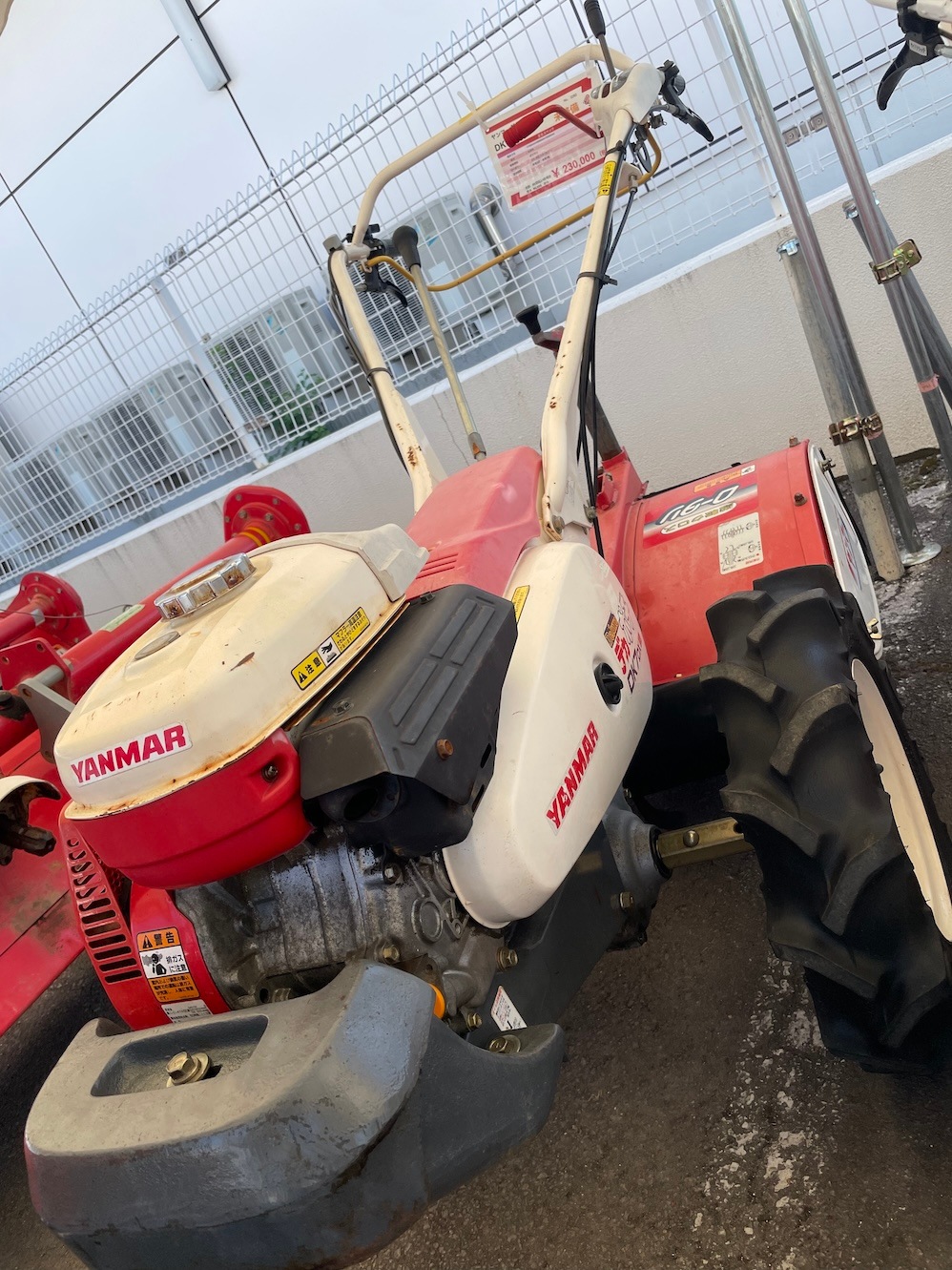 ヤンマー 耕耘機 DK7DX 機体寸法:1740ｍｍ×650ｍｍ×1020ｍｍ 出力6.2PS 使用燃料 :ガソリン