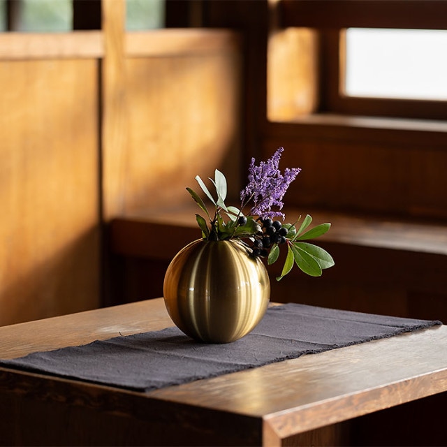 能作 花入 そろりL 真鍮 茶席 そろり - ミニ｜錫製雑貨・酒器の通販は能作オンラインショップ