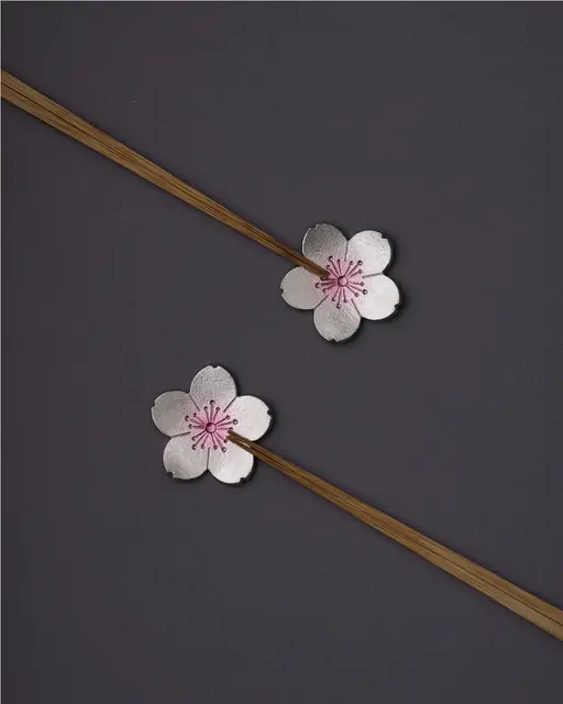 箸置 - 花ばな - 淡桜 - 2ヶ入｜錫製雑貨・酒器の通販は能作オンライン