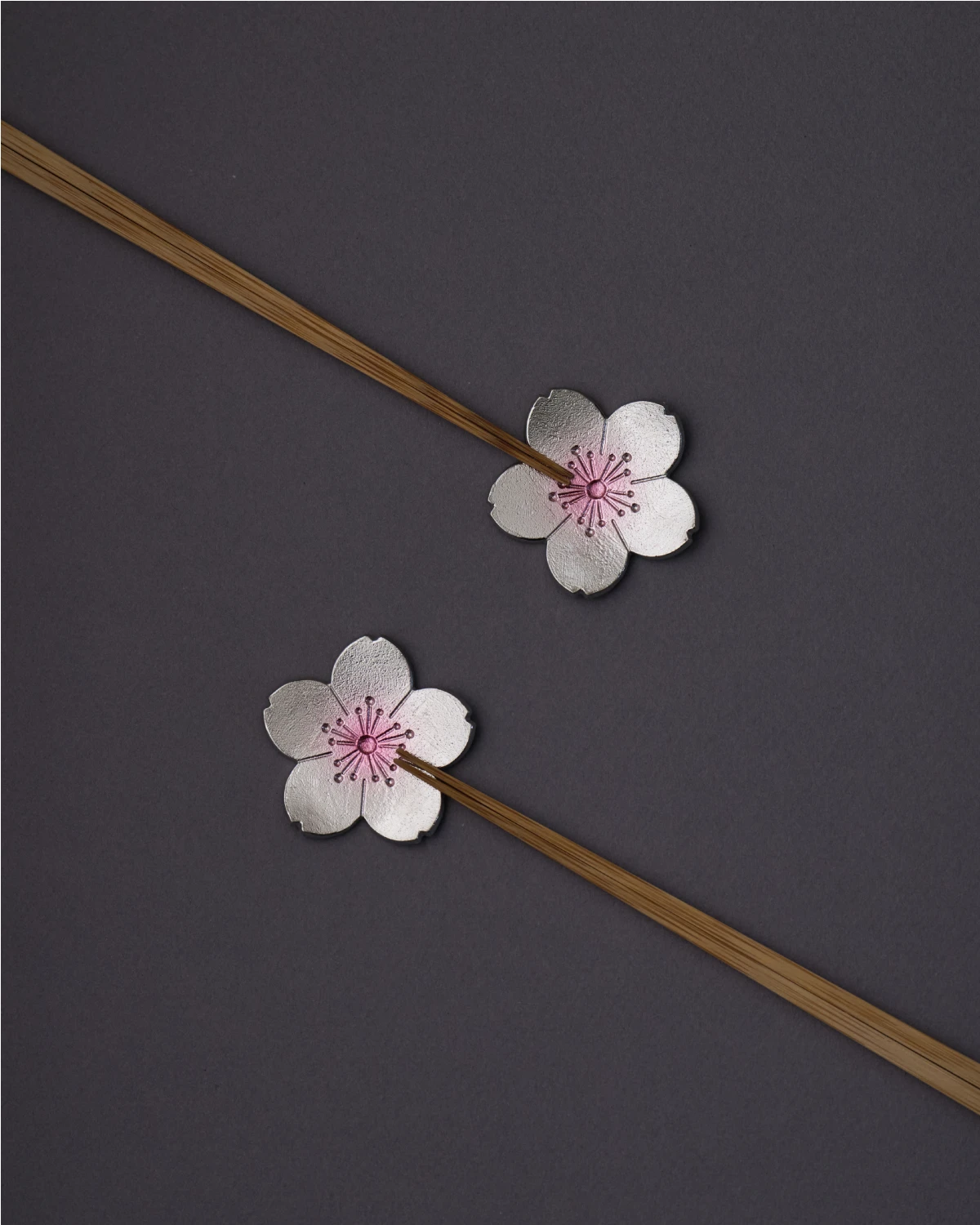 箸置 - 花ばな - 淡桜 - 2ヶ入｜錫製雑貨・酒器の通販は能作オンライン