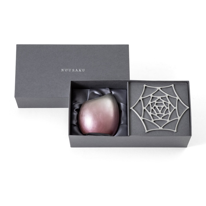 花ごころギフト - 淡桜（まゆ - S - 淡桜・ KAGO - ローズ - S）｜錫製