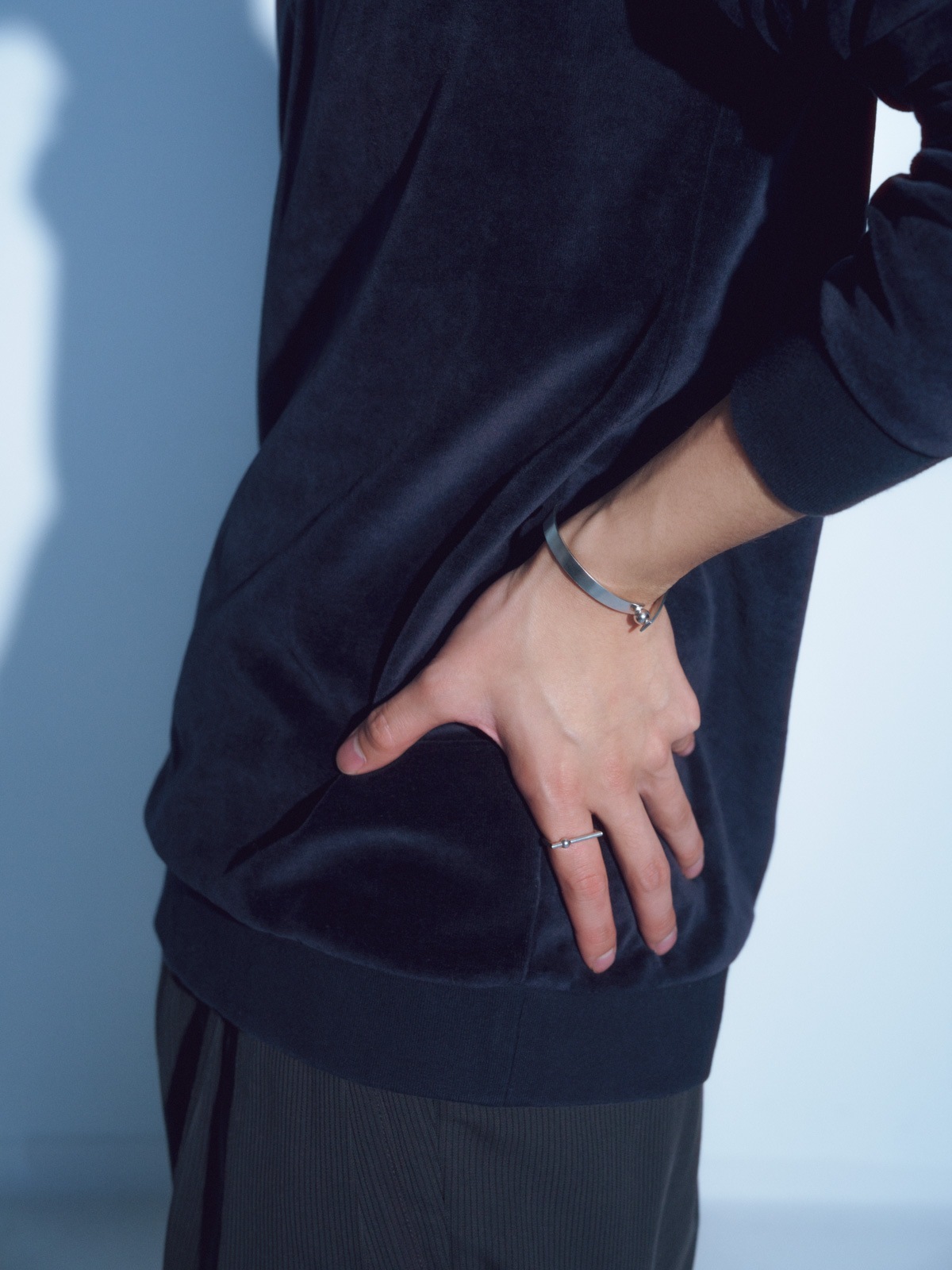 Touch the Line Flat Bangle