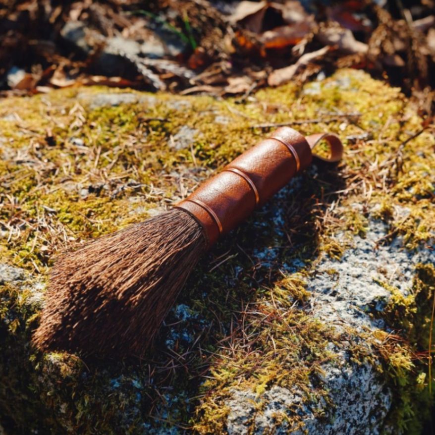 焚き火台ブラシ日本棕櫚手箒/深海産業×hinata別注（茶）hinata