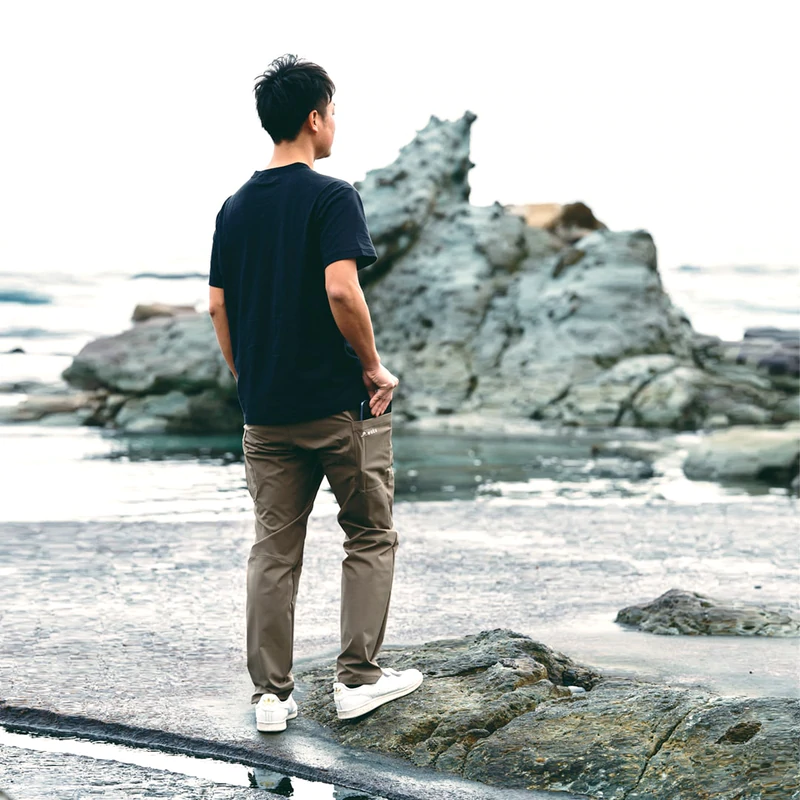 カバンいらずの手ぶらカーゴパンツ KHAKI | 【 － BRAND