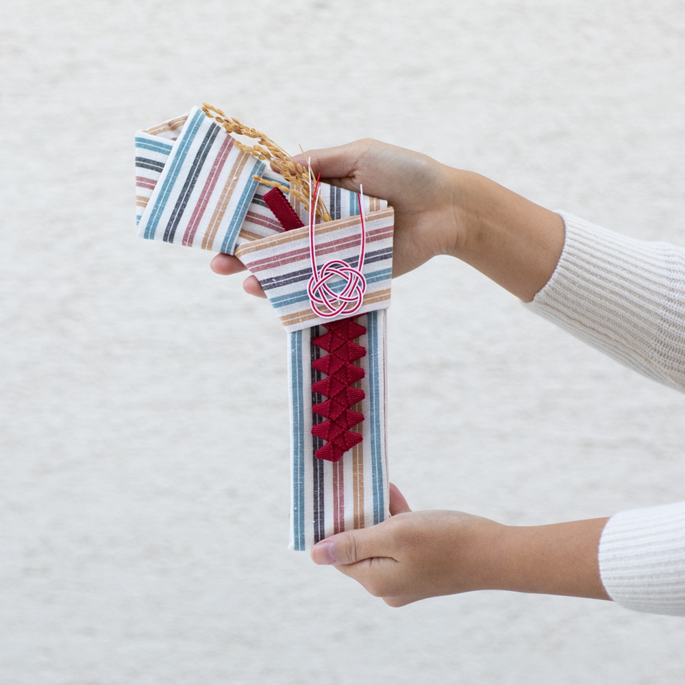 【12/25頃お届け】遠州綿紬のお正月飾り 旧S-36 初雪-はつゆき-