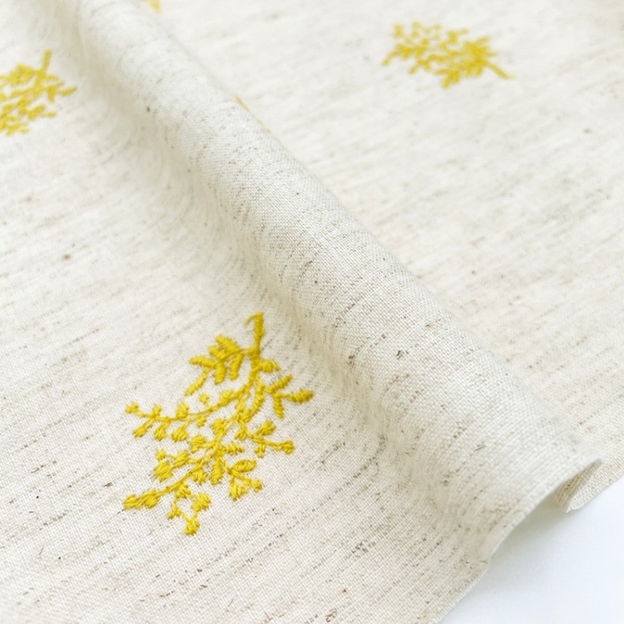 ミモザ 刺しゅう コットンリネンシーチング生地 (ナチュラル×イエロー刺繍)