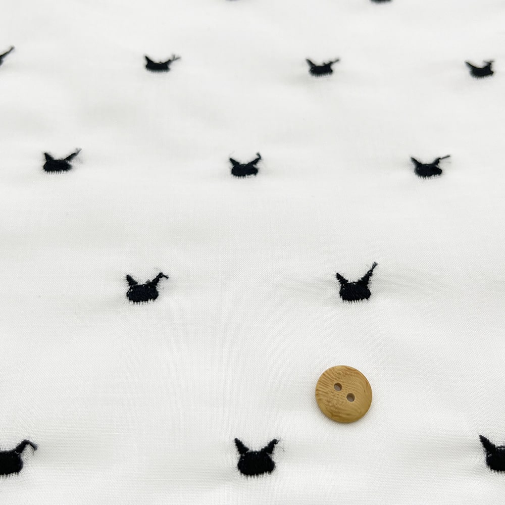 ねこねこ 刺しゅう コットンローン生地 (ホワイト×黒ねこ)