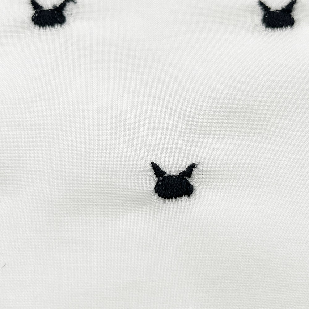 ねこねこ 刺しゅう コットンローン生地 (ホワイト×黒ねこ)