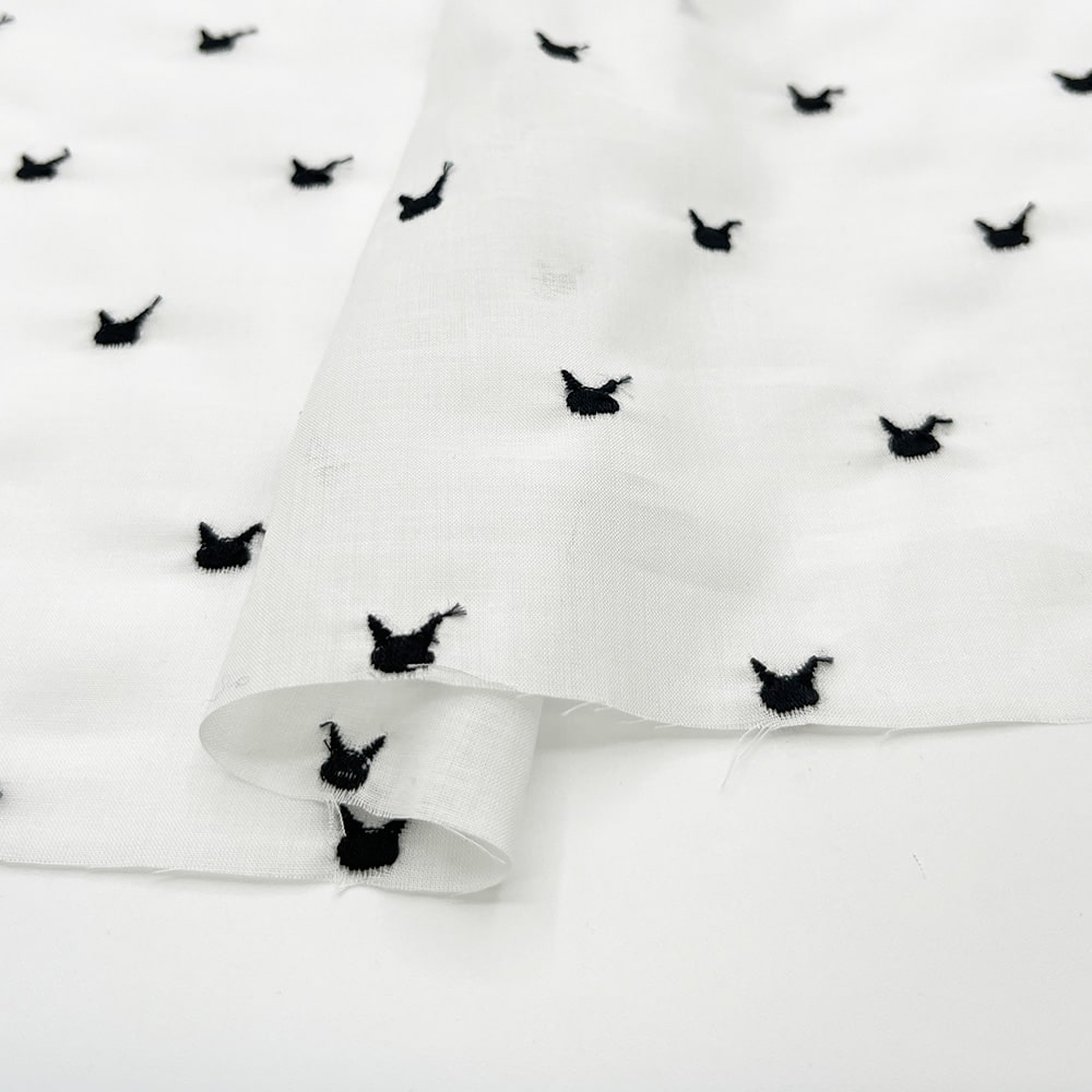 ねこねこ 刺しゅう コットンローン生地 (ホワイト×黒ねこ)