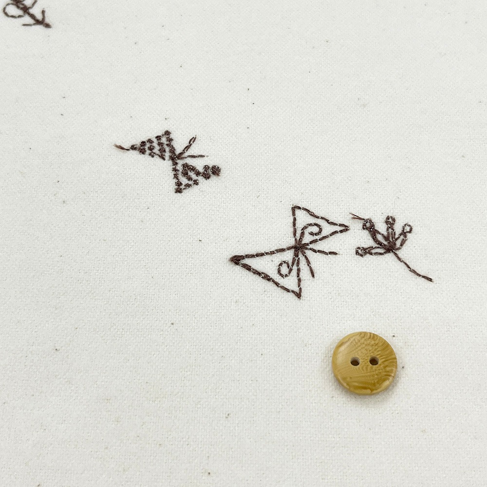 【Hitosaji】ちょうちょさんぽ 刺しゅう｜コットンフランネル 生成り