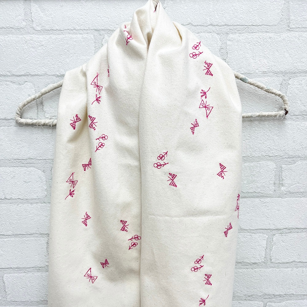 【Hitosaji】ちょうちょさんぽ 刺しゅう｜コットンフランネル 生成り