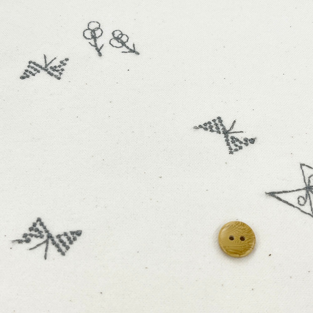 【Hitosaji】ちょうちょさんぽ 刺しゅう｜コットンフランネル 生成り