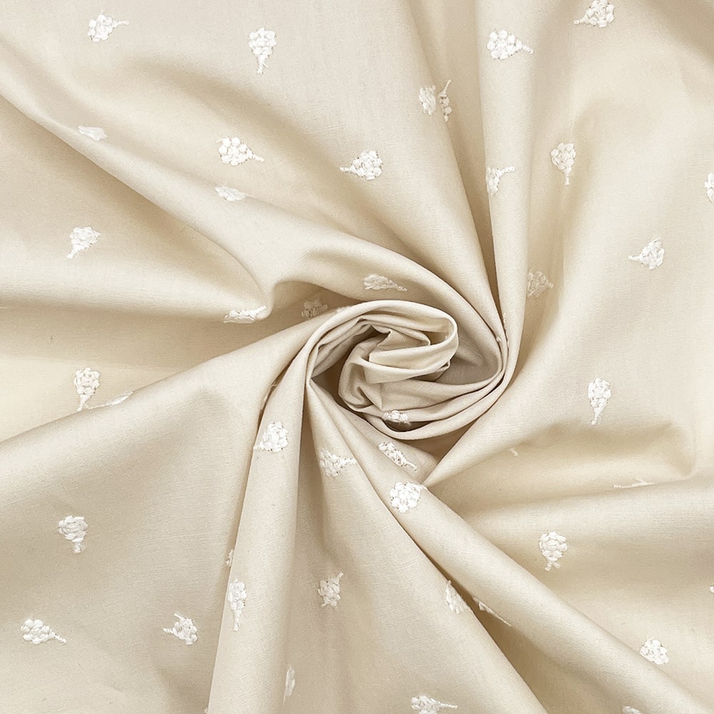 ベリー柄 ナッツ柄 木の実刺しゅう ブロード生地  (エクリュベージュ)