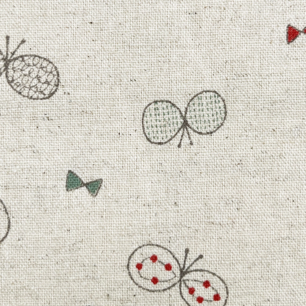 【sale】コットンリネンキャンバス｜ちょうちょとリボン プリント｜綿麻 ちょうちょ（ナチュラル)