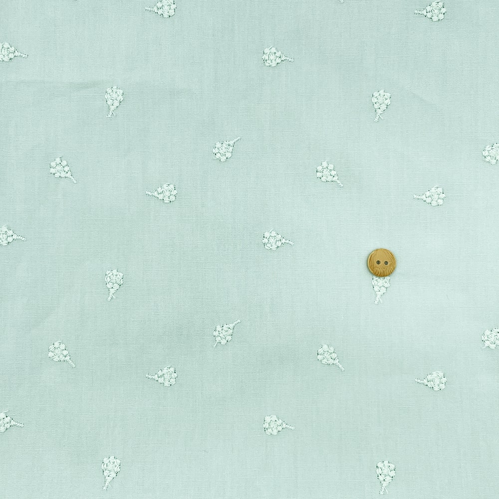 ベリー柄 ナッツ柄 木の実刺しゅう ブロード生地  (ペパーミント)