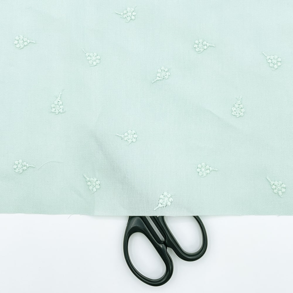 ベリー柄 ナッツ柄 木の実刺しゅう ブロード生地  (ペパーミント)