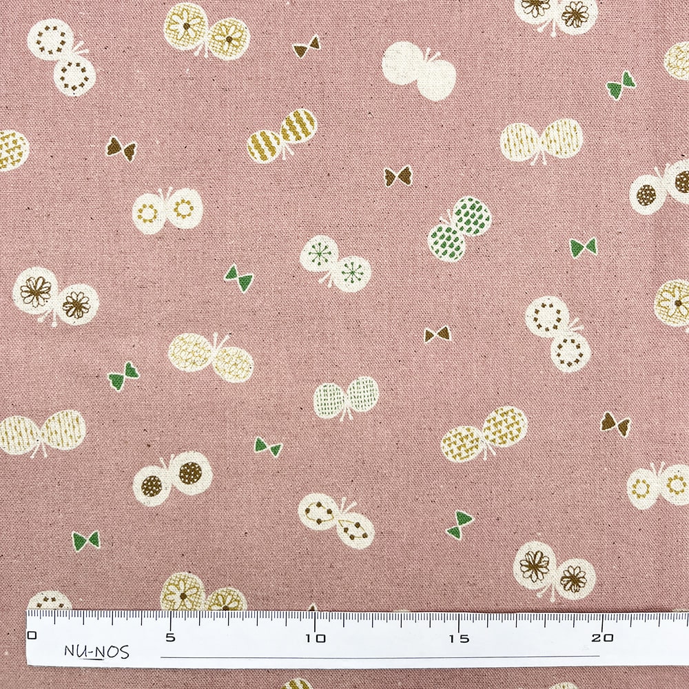 【sale】コットンリネンキャンバス｜ちょうちょとリボン プリント｜綿麻 ちょうちょ（ピンクアーモンド)