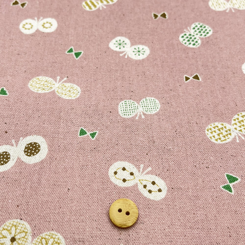 【sale】コットンリネンキャンバス｜ちょうちょとリボン プリント｜綿麻 ちょうちょ（ピンクアーモンド)