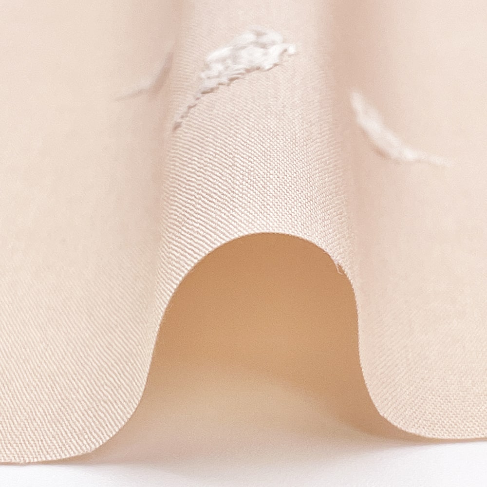 ベリー柄 ナッツ柄 木の実刺しゅう ブロード生地  (ピンクベージュ)